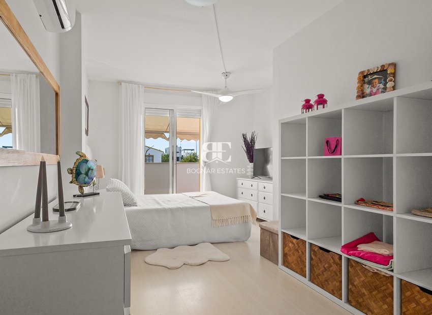 Herverkoop - Villa -
Torre de la Horadada - Pueblo Latino