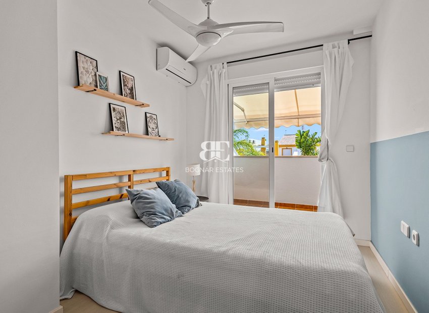 Herverkoop - Villa -
Torre de la Horadada - Pueblo Latino