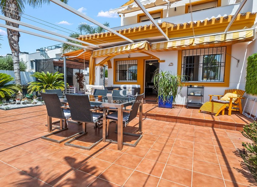 Herverkoop - Villa -
Torre de la Horadada - Pueblo Latino