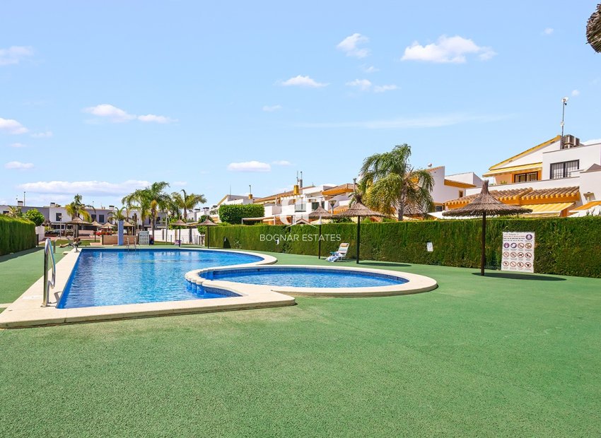 Herverkoop - Villa -
Torre de la Horadada - Pueblo Latino