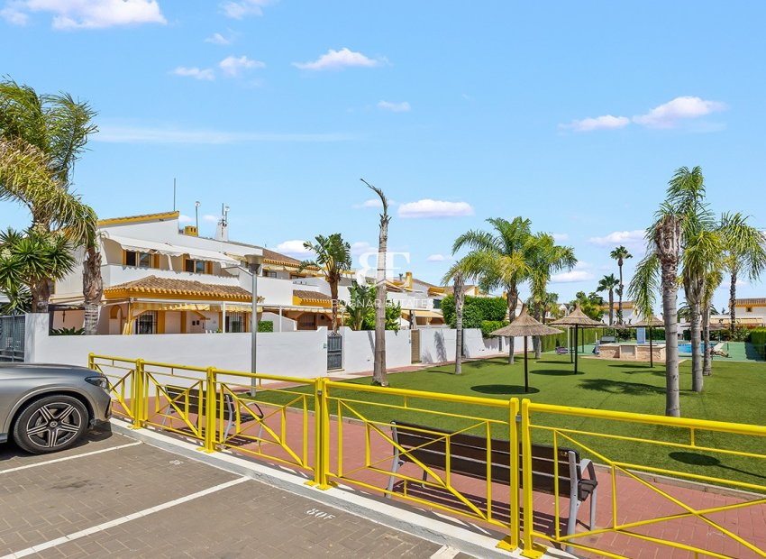 Herverkoop - Villa -
Torre de la Horadada - Pueblo Latino