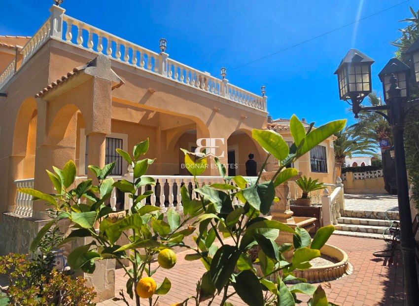 Herverkoop - Villa -
Torrevieja - El Chaparral