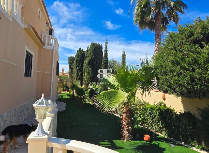 Herverkoop - Villa -
Torrevieja - El Chaparral