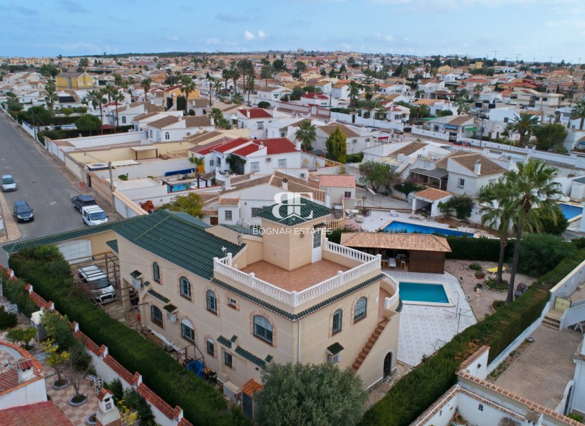 Herverkoop - Villa -
Torrevieja - El Chaparral
