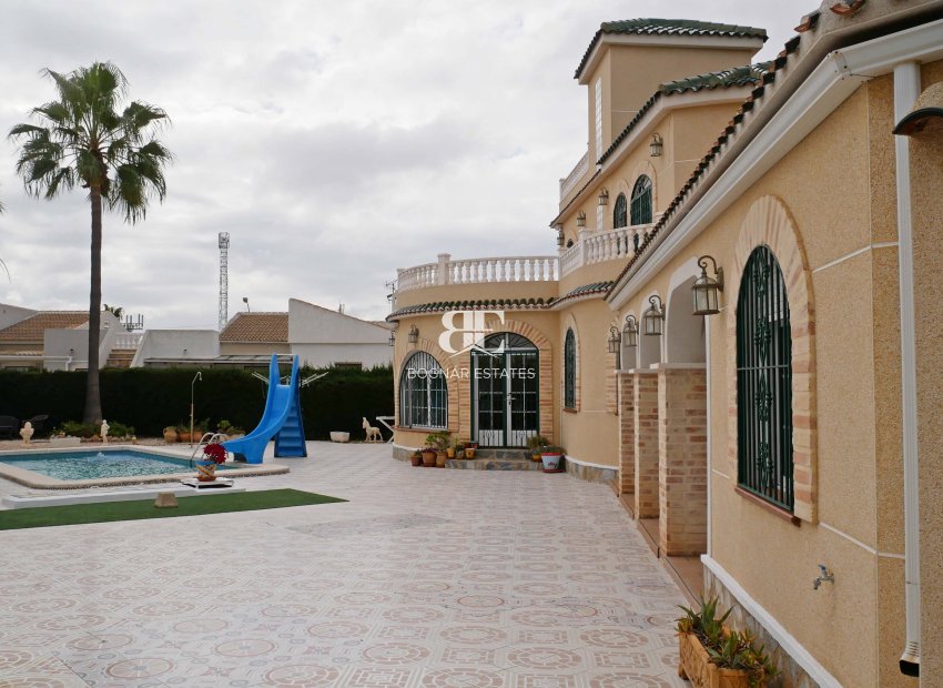 Herverkoop - Villa -
Torrevieja - El Chaparral