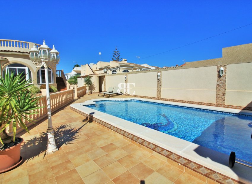 Herverkoop - Villa -
Torrevieja - La Siesta