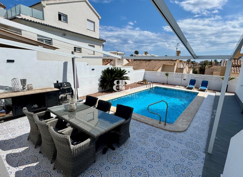 Herverkoop - Villa -
Torrevieja - Los Altos*