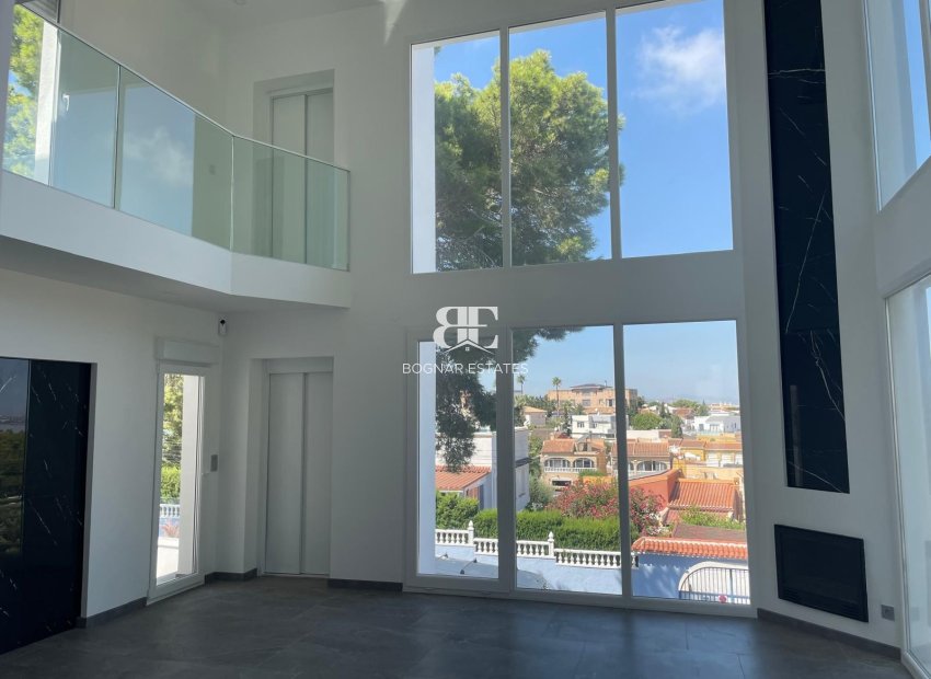 Herverkoop - Villa -
Torrevieja - Los Balcones