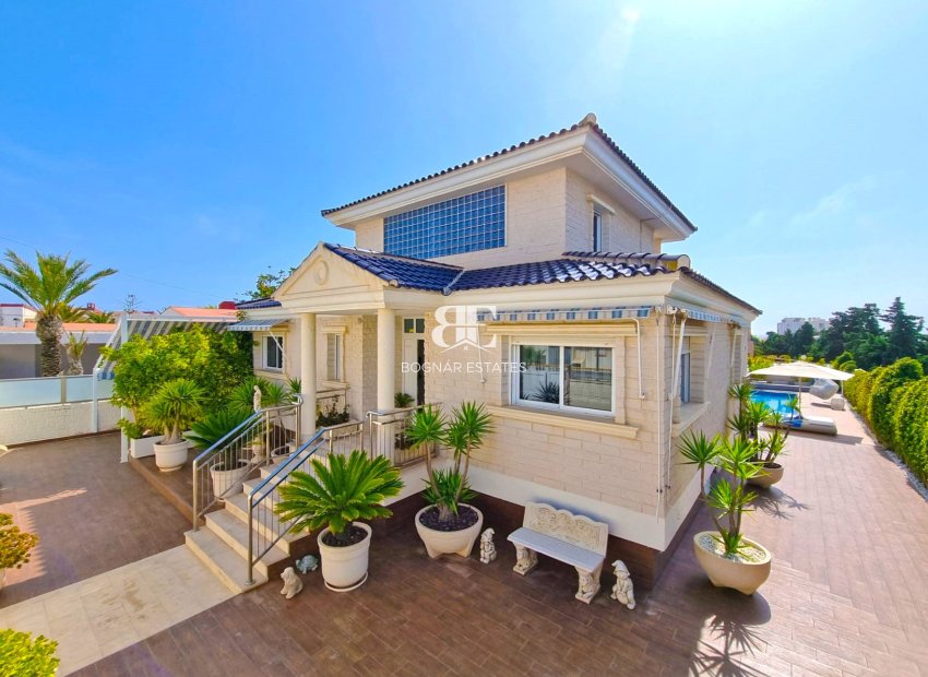 Herverkoop - Villa -
Torrevieja - Torrelamata - La Mata