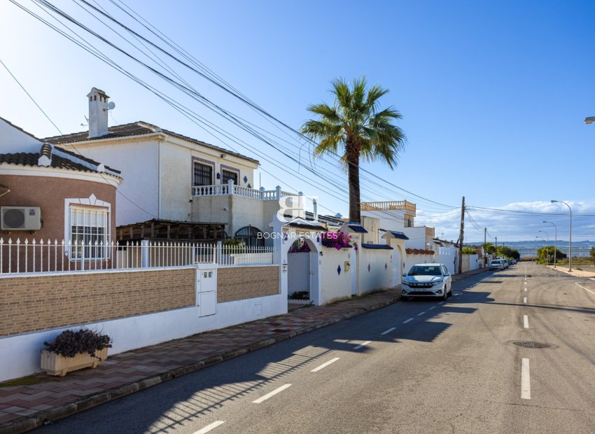 Herverkoop - Villa -
Torrevieja - Urbanización San Luis