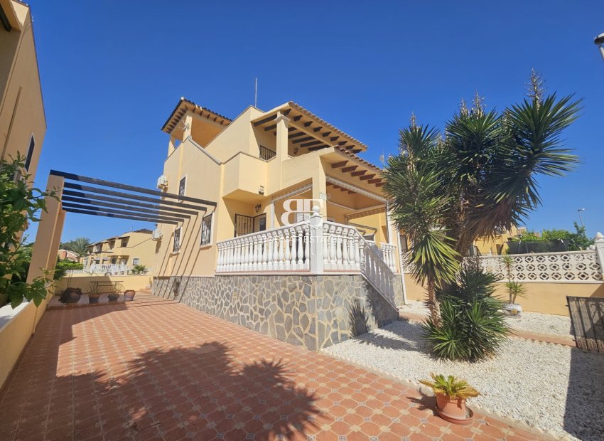 Herverkoop - Villa -
Villamartín - Lomas del Golf
