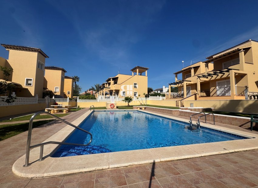 Herverkoop - Villa -
Villamartín - Lomas del Golf
