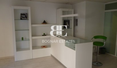 Kommerziell - Wiederverkauf - Elche -
                Elche