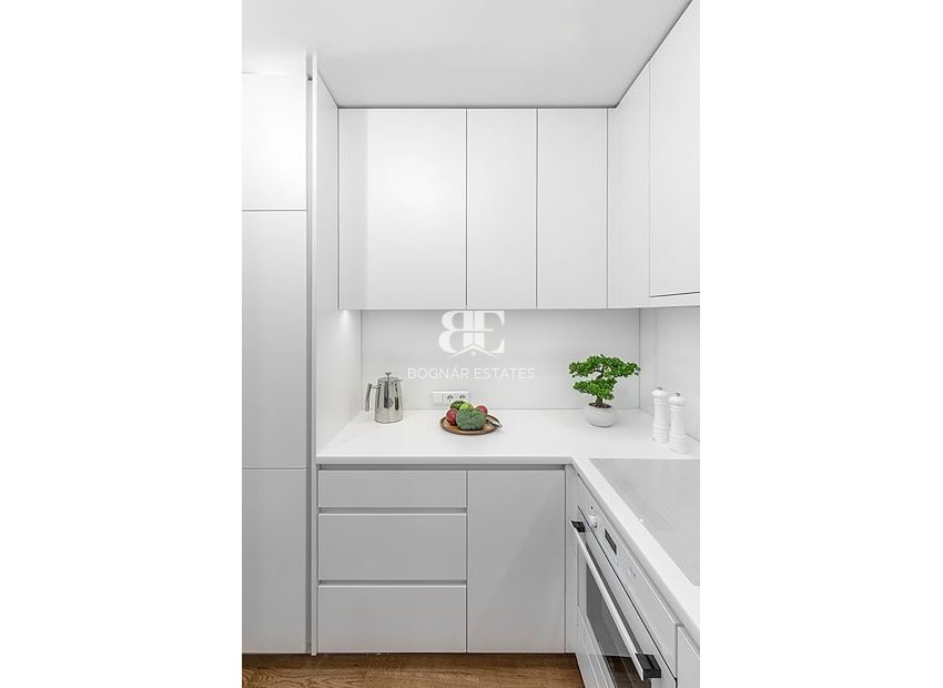 Neubau - apartment -
Relleu
