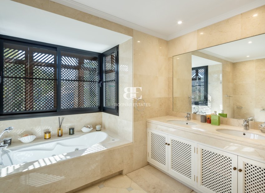 Neubau - Villa -
Benahavís