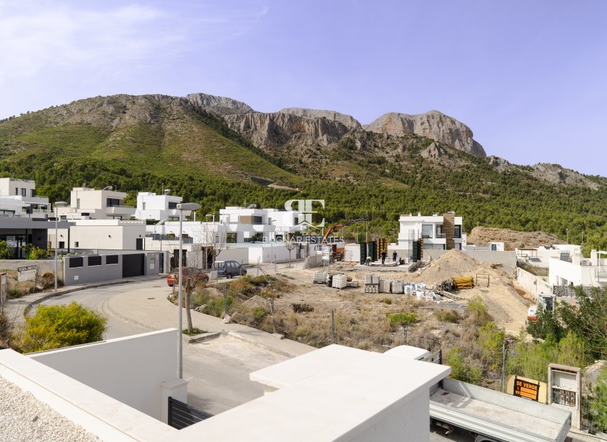 New Build - detached -
Polop