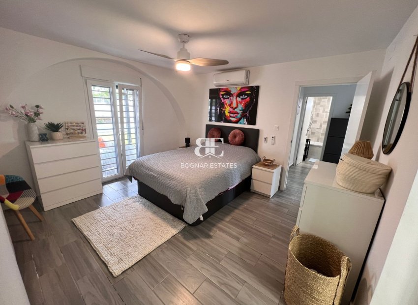 Resale - 5. Finca / Country Property -
Elche - La Marina