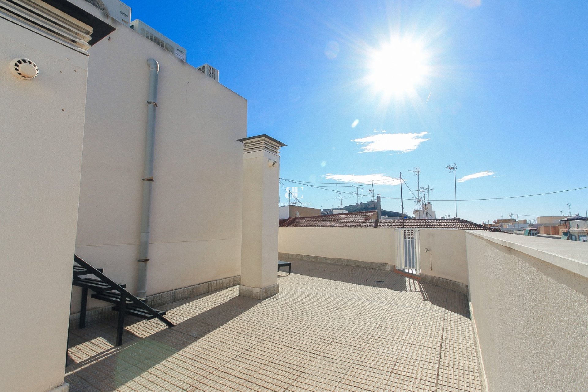 Resale - apartment -
Alicante - Carolinas Altas