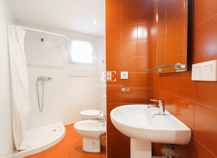 Resale - apartment -
Alicante - Carolinas Altas