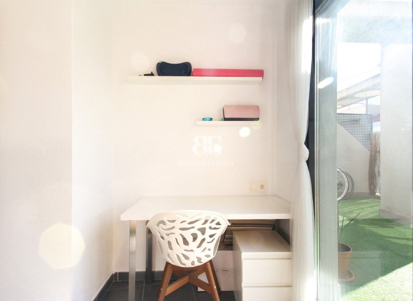 Resale - apartment -
Alicante - Carolinas Altas