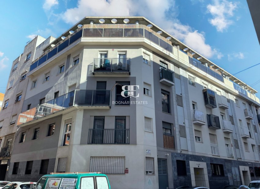 Resale - apartment -
Alicante - Carolinas Altas