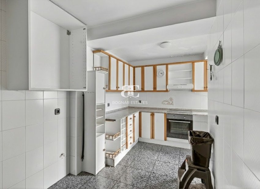 Resale - apartment -
Alicante - Center