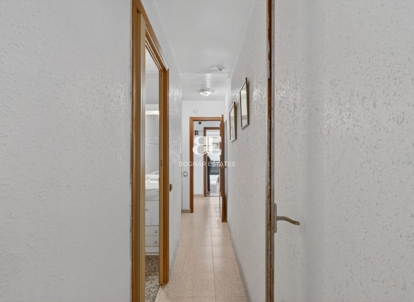 Resale - apartment -
Alicante - Center