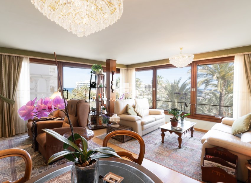 Resale - apartment -
Alicante - Center