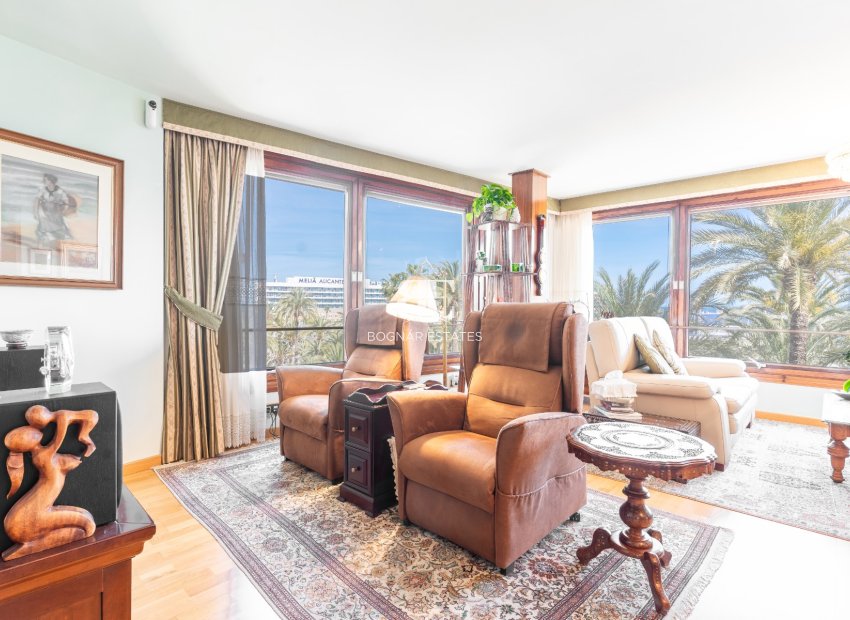 Resale - apartment -
Alicante - Center