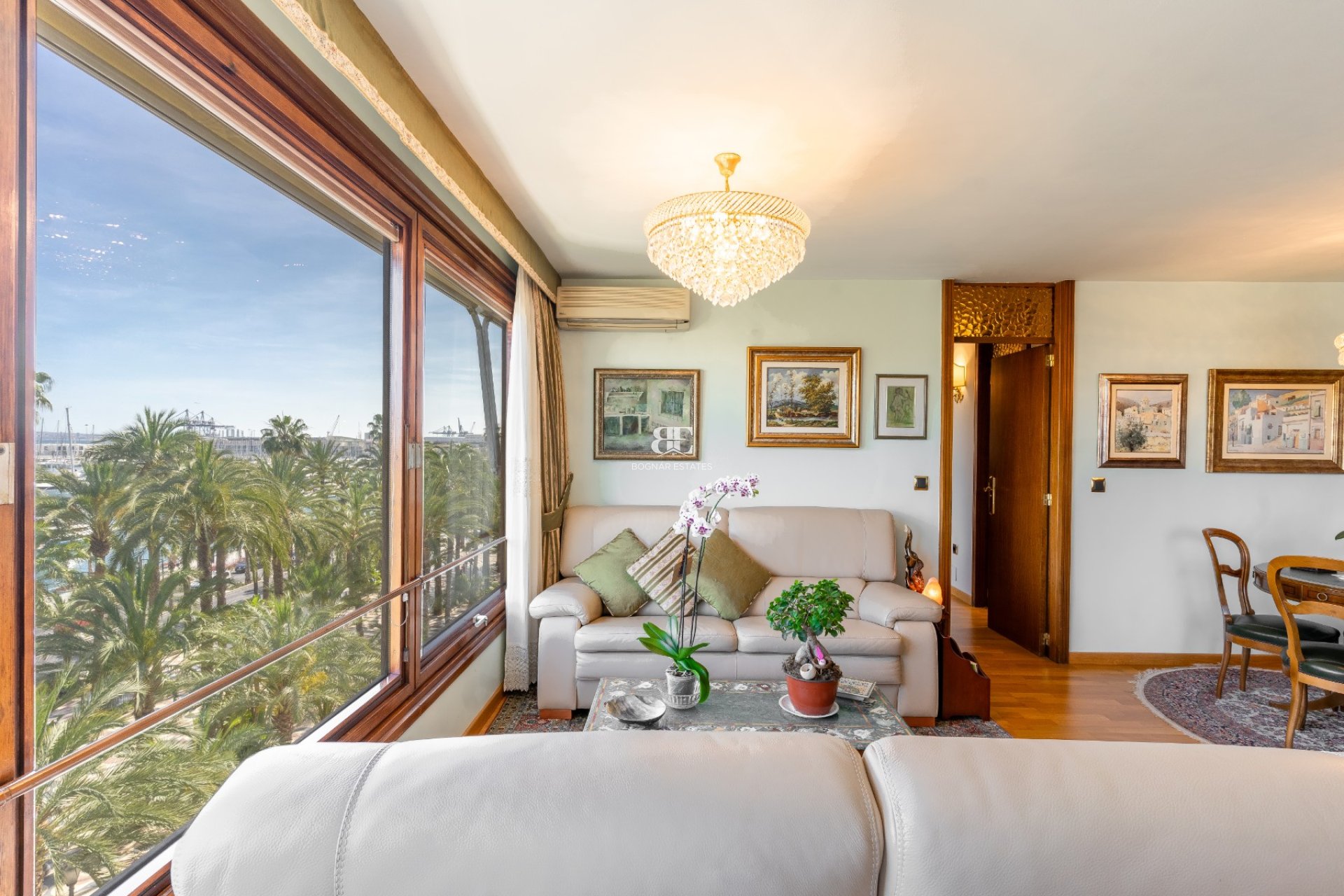 Resale - apartment -
Alicante - Center