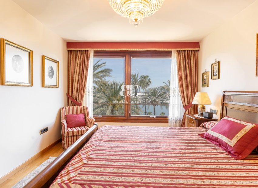 Resale - apartment -
Alicante - Center