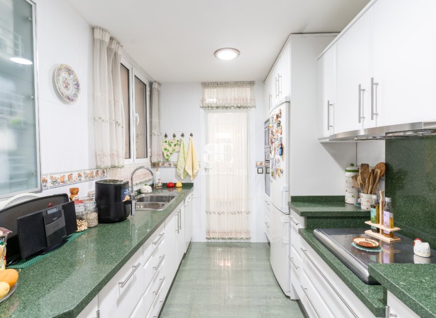 Resale - apartment -
Alicante - Center