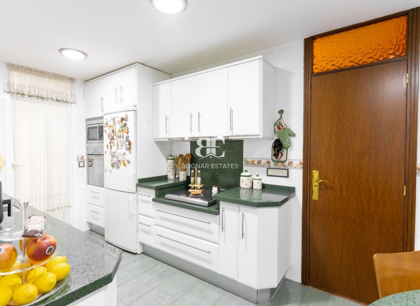 Resale - apartment -
Alicante - Center