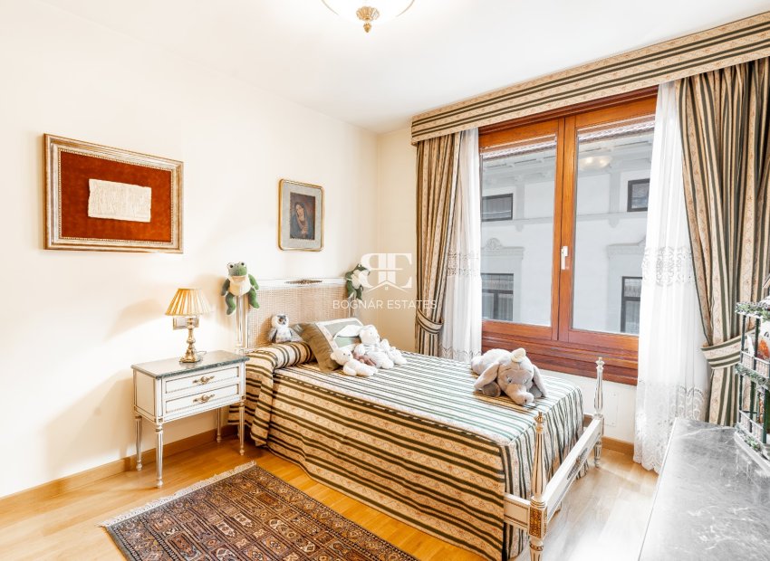 Resale - apartment -
Alicante - Center