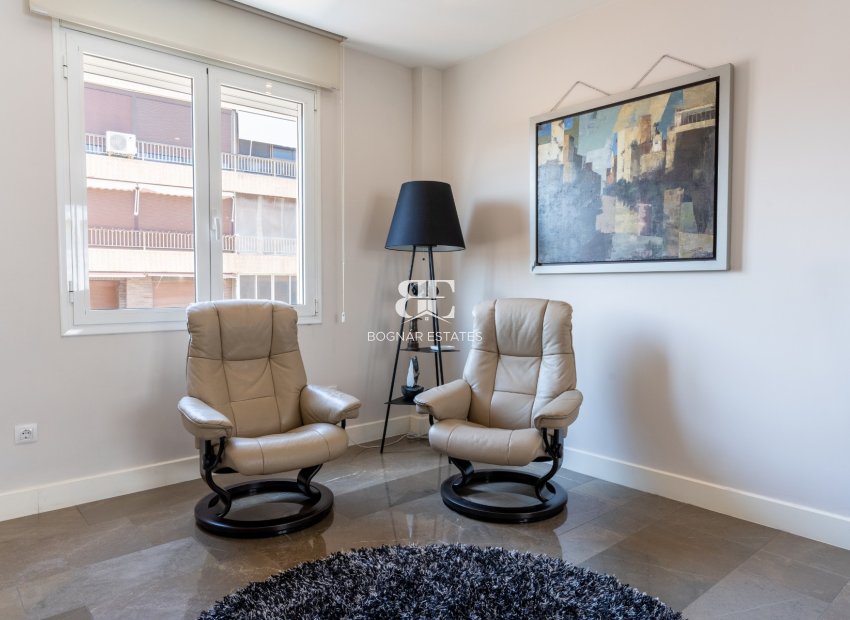 Resale - apartment -
Alicante - Center