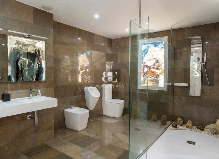 Resale - apartment -
Alicante - Center