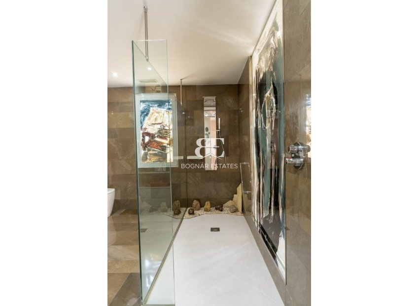 Resale - apartment -
Alicante - Center