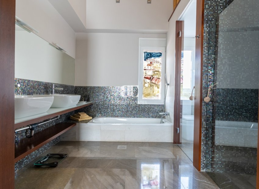 Resale - apartment -
Alicante - Center