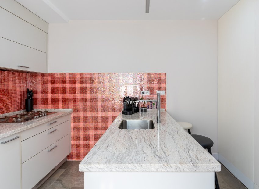 Resale - apartment -
Alicante - Center