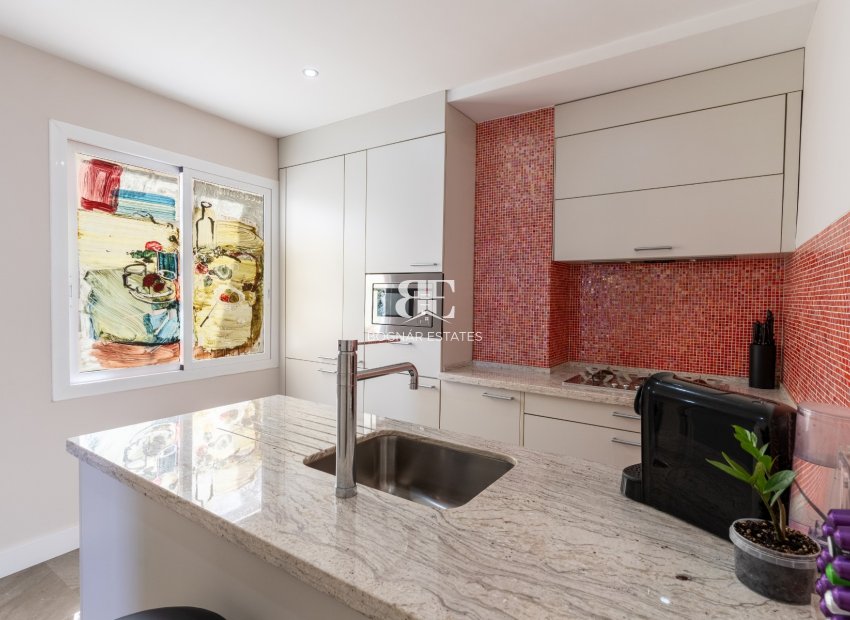 Resale - apartment -
Alicante - Center