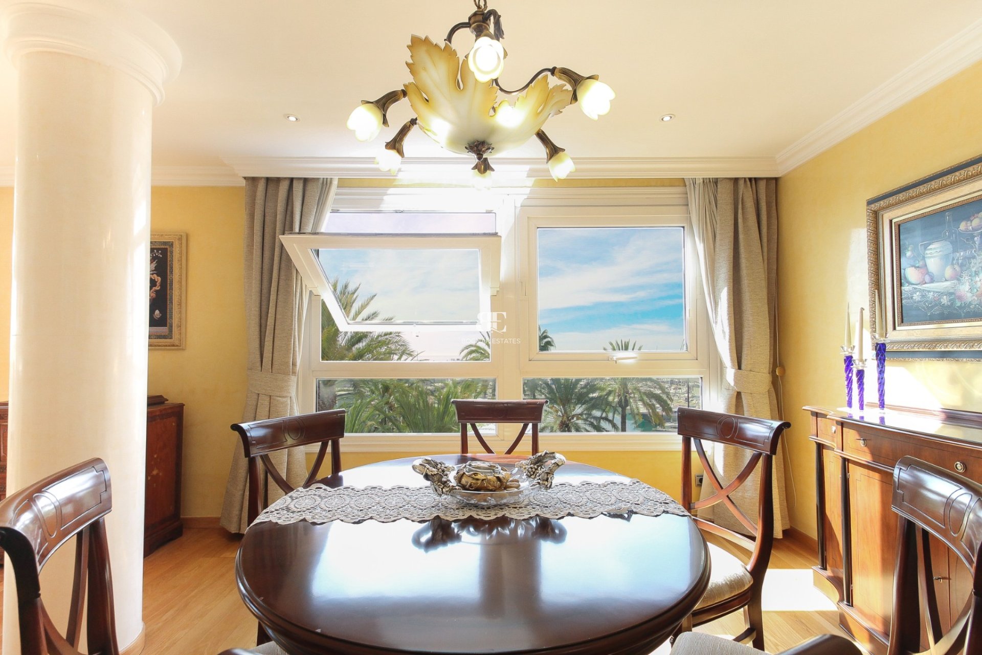 Resale - apartment -
Alicante - Center