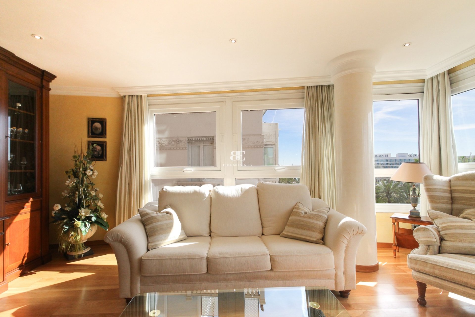 Resale - apartment -
Alicante - Center