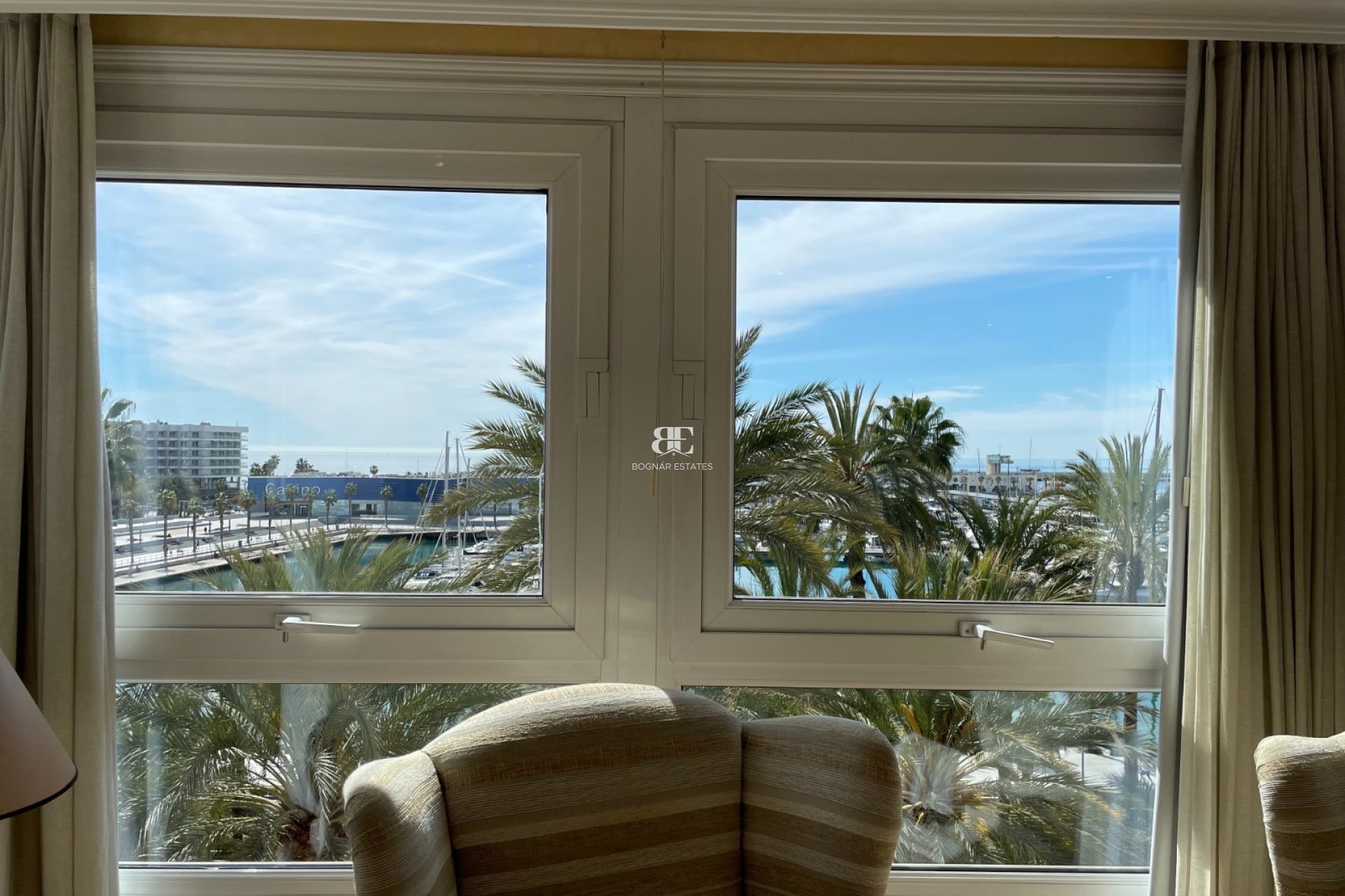 Resale - apartment -
Alicante - Center