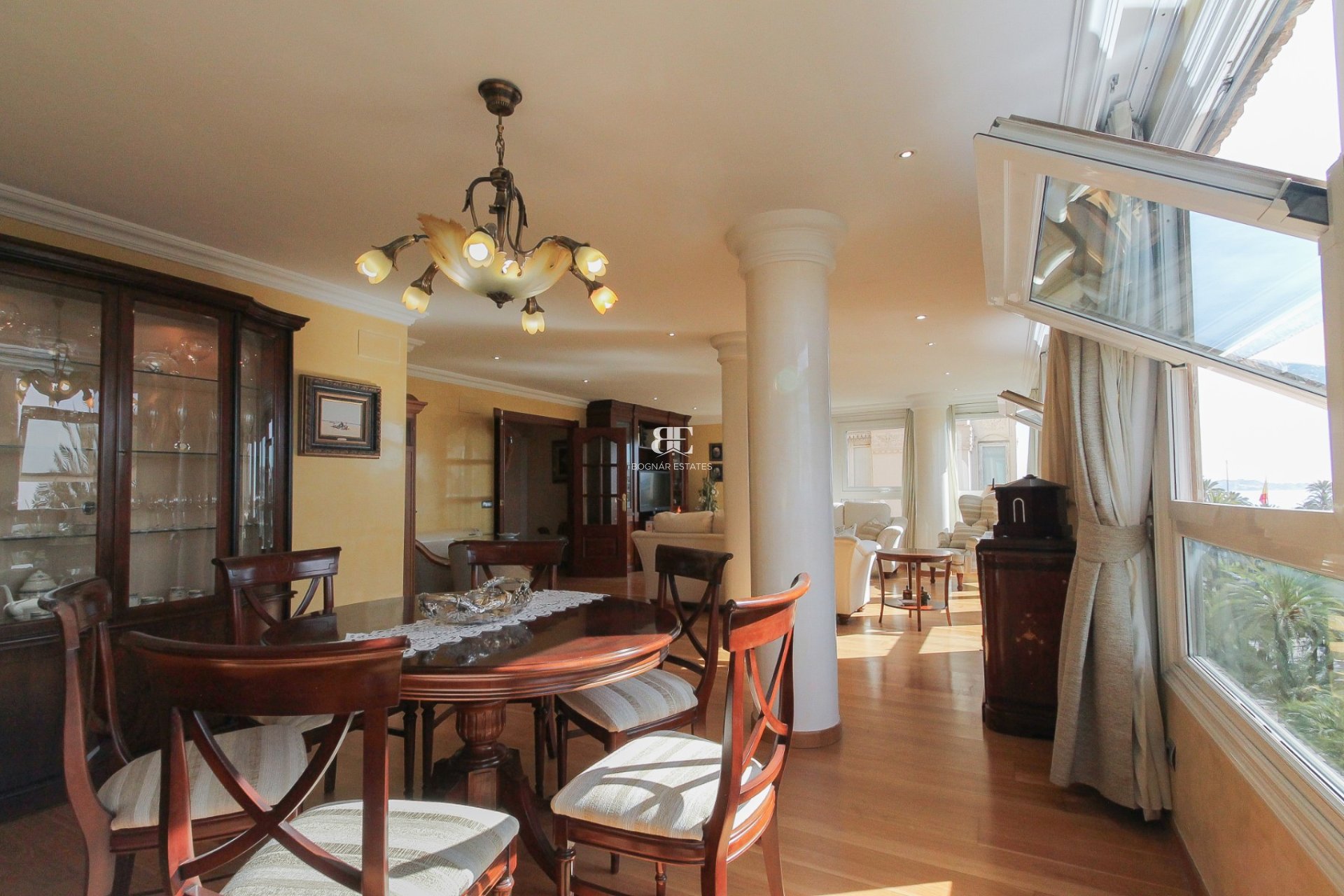 Resale - apartment -
Alicante - Center