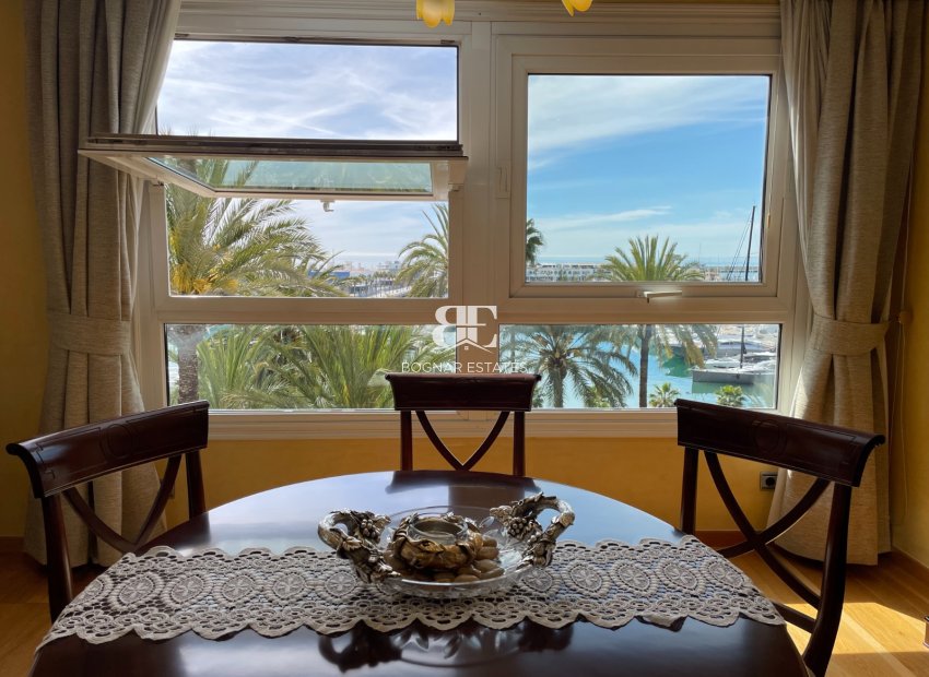 Resale - apartment -
Alicante - Center