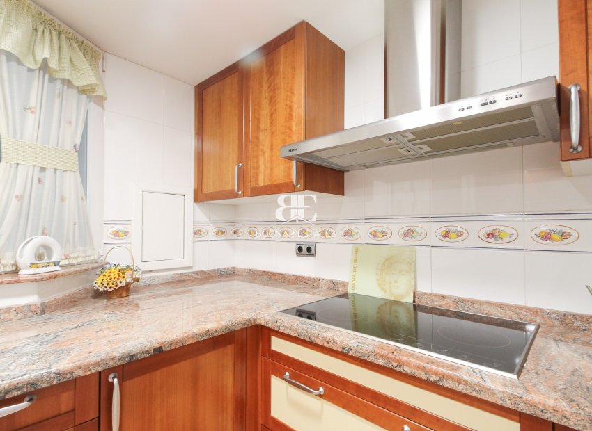 Resale - apartment -
Alicante - Center