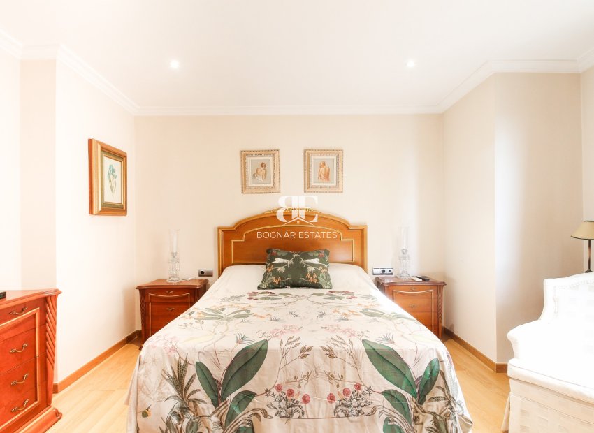 Resale - apartment -
Alicante - Center