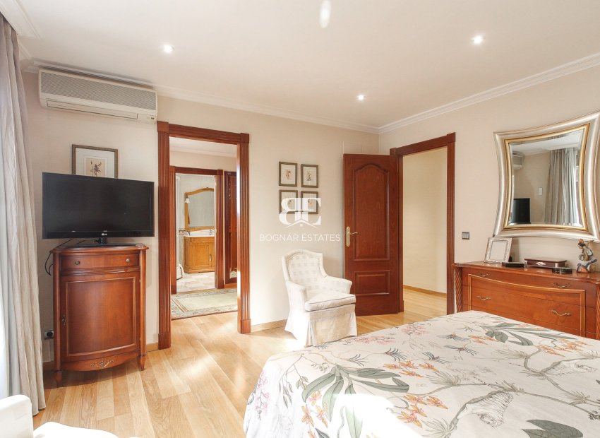 Resale - apartment -
Alicante - Center