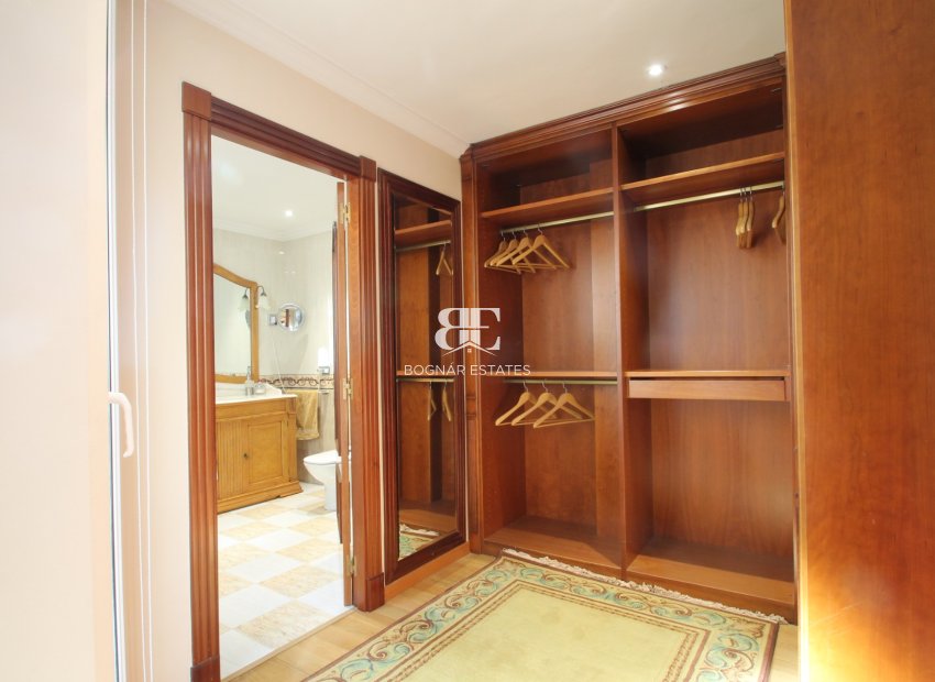 Resale - apartment -
Alicante - Center