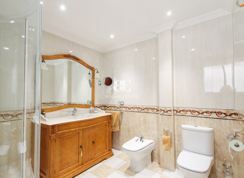 Resale - apartment -
Alicante - Center